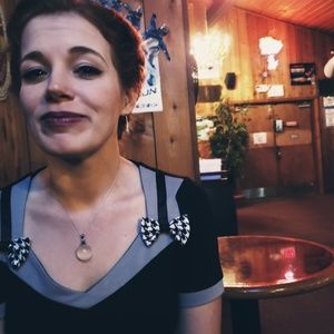 Meet your Posher, Holly